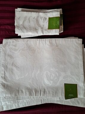 kate spade White Coming Up Roses Jacquard Placemat and Napkin Set